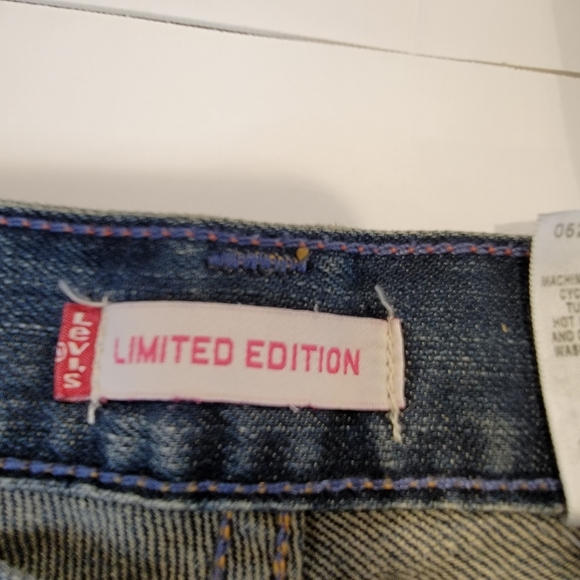 Levi's Limited Edition Distressed Patched Embroidered Boot Cut Jean  Size 9 (34) - Picture 7 of 17